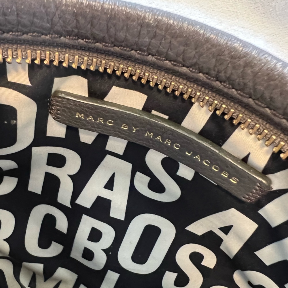 Marc by Marc Jacobs Grey Pebbled Leather Crossbody Bag with Gold Hardware - Picture 6 of 11